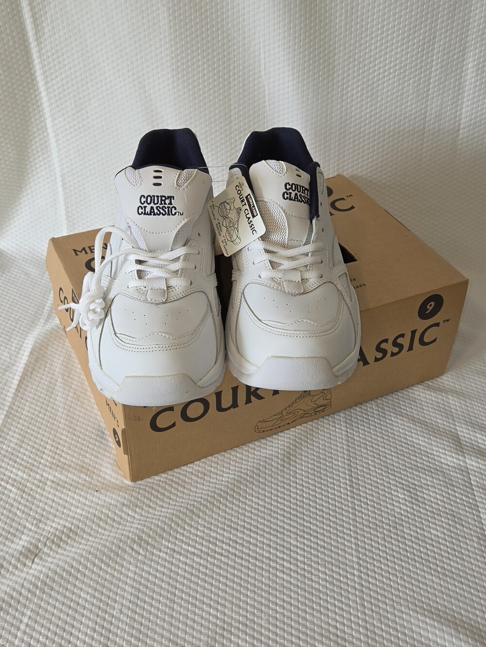 NEW IN BOX Kirkland Signature MEN'S Court Classic US 9 Costco